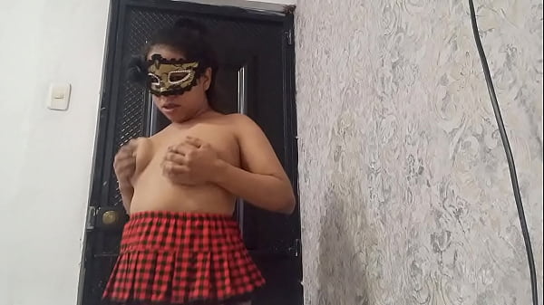 EXOTIC DANCER WARMING UP WITH HER OPEN PUSSY