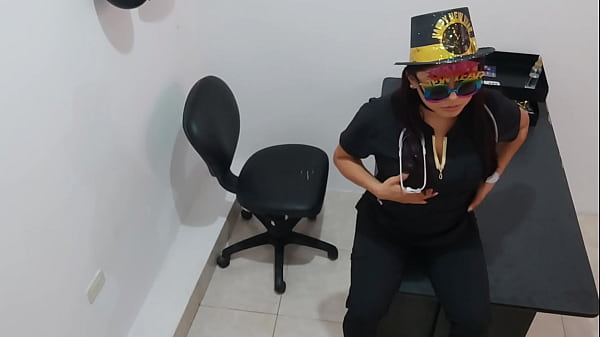 WITH GREAT EXCITEMENT I INSERTED AN ANAL PLUG AND TOLD MY SUBSCRIBERS: HAPPY NEW YEAR, I WISH YOU A LOT OF INTENSE SEX THIS COMING YEAR