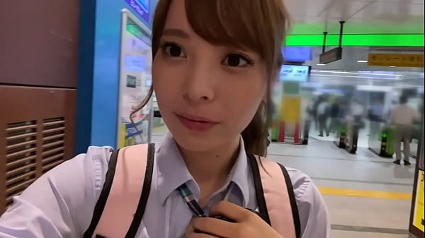 A thriving girl who brings Uncle J, who has a good face and a good mood, to a hotel. She receives the uncle's cock with her delicate body. Raw sex and creampie are both great. A powerful athletic pussy.